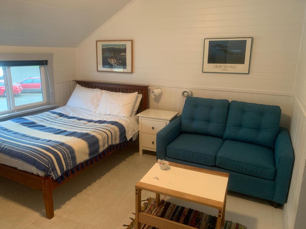 Tofino Paddlers Inn Экстерьер фото