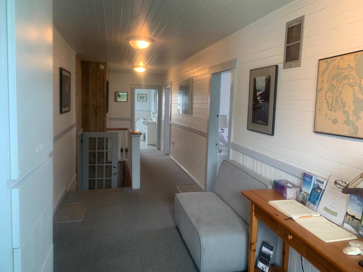 Tofino Paddlers Inn Экстерьер фото