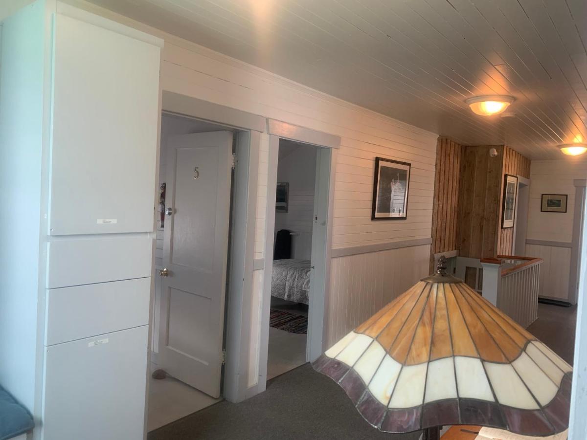 Tofino Paddlers Inn Экстерьер фото